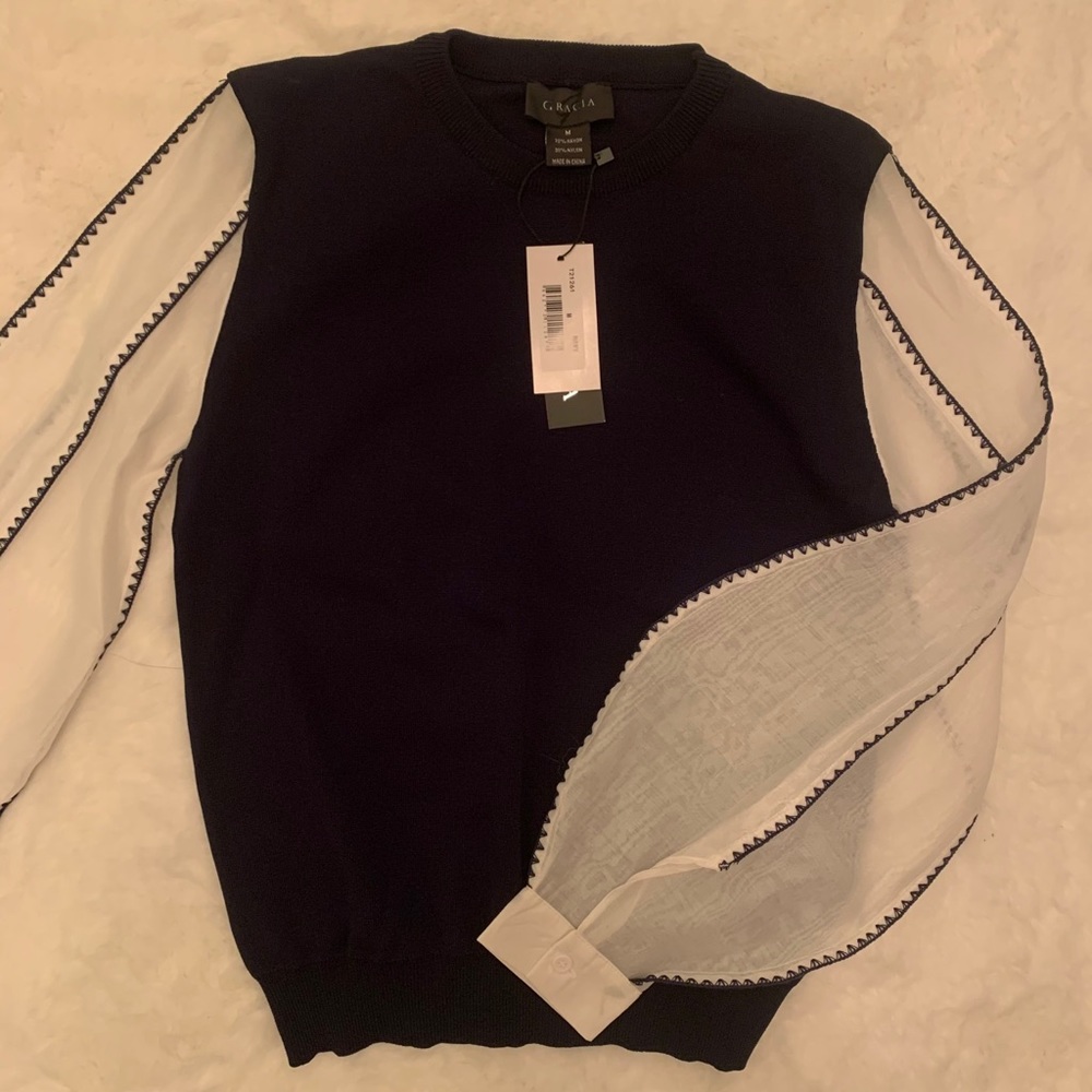 NWT gracia navy blue and white top